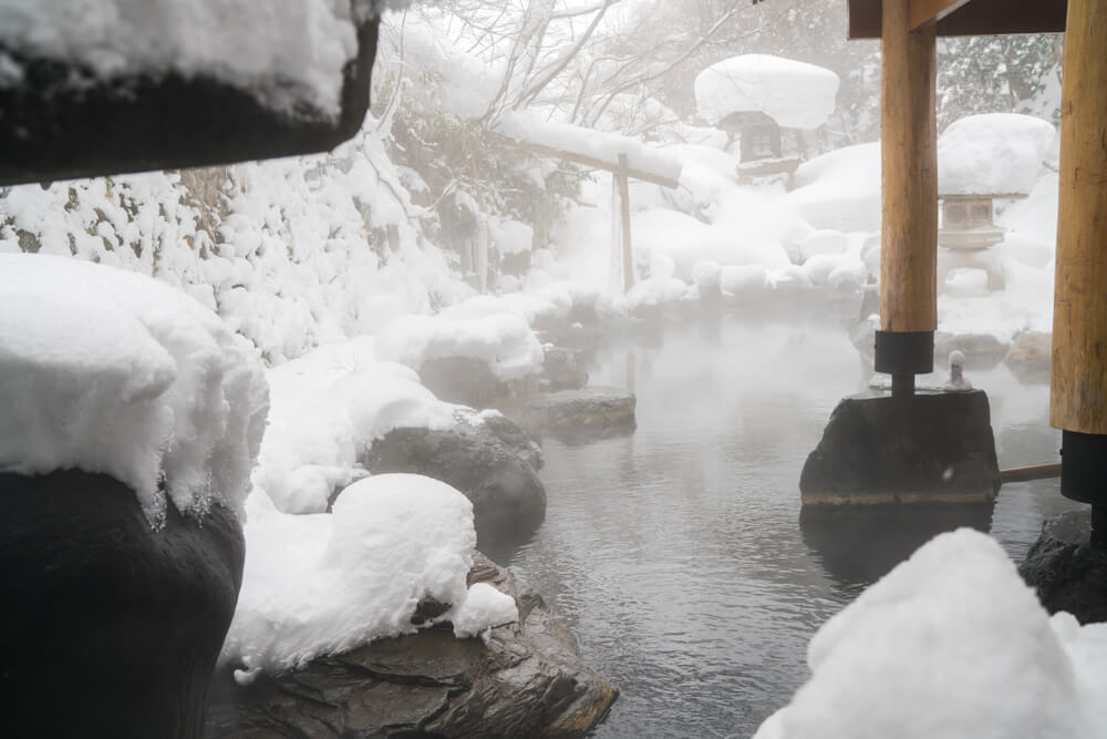 ต้องลองไปดูซักครั้ง! – Takaragawa Onsen Ousenkaku (ทาการะกาว่า ออนเซ็น โอเซ็นคาคุ) – บ่อน้ำพุร้อนกลางแจ้งที่พร้อมให้คุณดำดิ่งไปกับธรรมชาติที่ยิ่งใหญ่