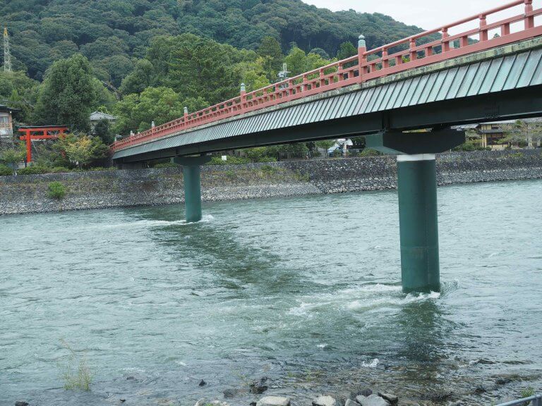 เดินเล่นริมแม่น้ำอุจิ แม่น้ำแห่งประวัติศาสตร์และวรรณกรรม